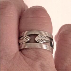 Sterling silver solid  ring thick leaf design